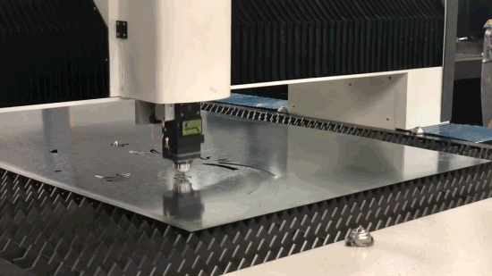 Machine de découpe laser à fibre CNC pour tôle